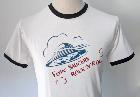 T-shirt Flyin' Saucers Rock'n'Roll - blanc et noir - dessin bleu et rouge